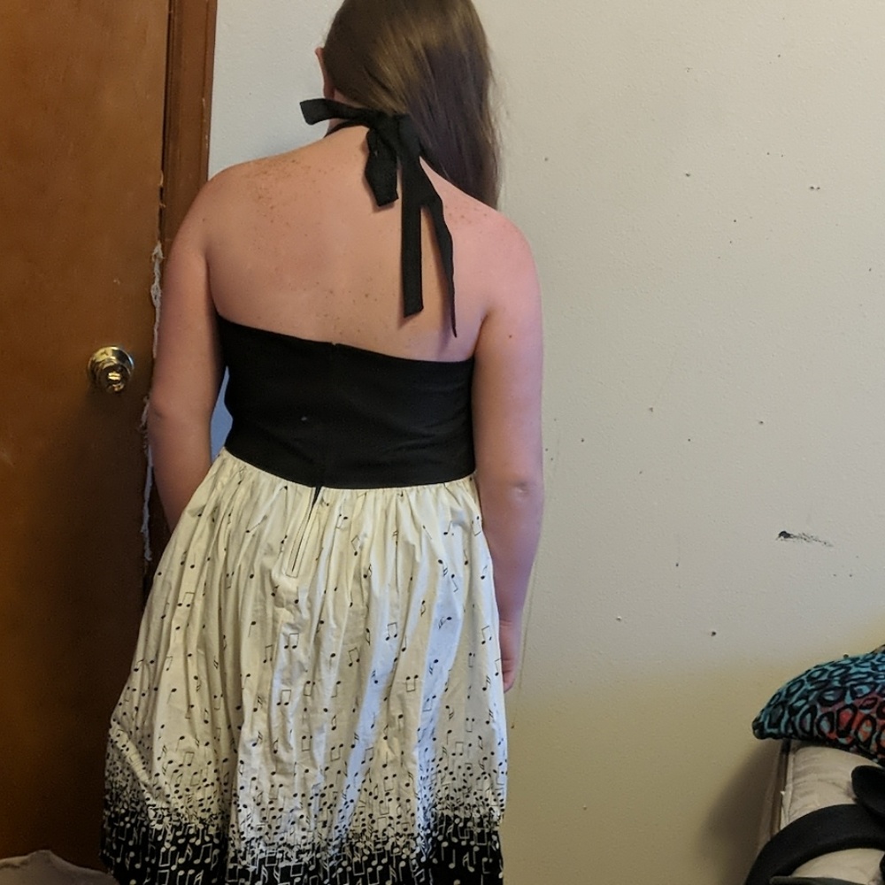 Black and white music note dress - Picture 5 of 5